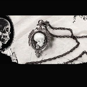 Hyde’s Vice Small Skull Cameo Pendant Necklace